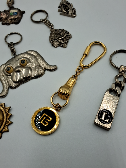 Samling af nøgleringe. Metal figurer